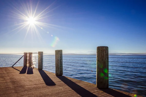 Strahlende Sonne Über Dem Ruhigen Ozean Der Bucht Späten Nachmittag — Stockfoto