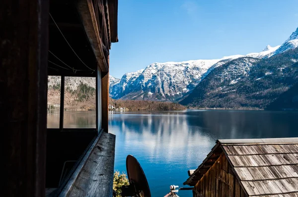 View from the old wooden house on the calm mountain lake and wit — Stock Photo, Image