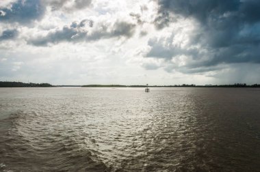 bulutlu gökyüzü okyanus 