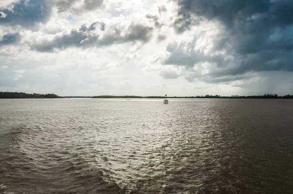 bulutlu gökyüzü okyanus 