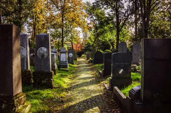 Callejón Entre Enterramientos Cementerio — Foto de Stock