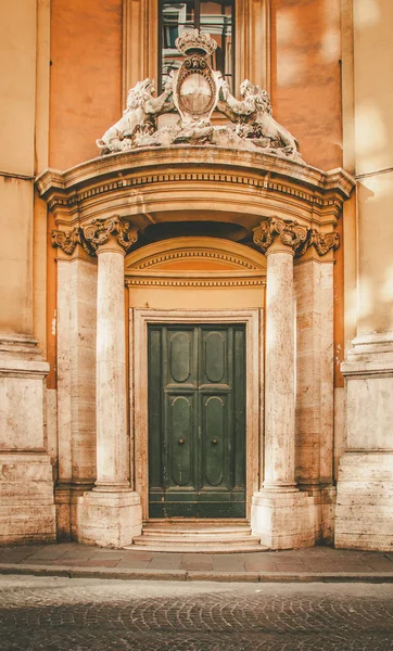 Rome, Italy - Dec 25, 2017 - Entrance to the ancient church in t — Stock Photo, Image