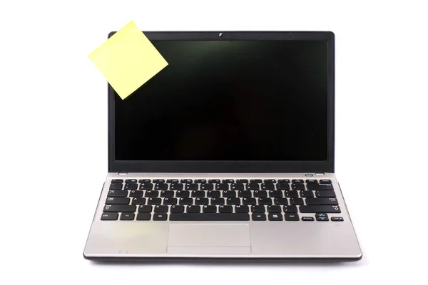 Laptop sobre um fundo branco. Fechar . — Fotografia de Stock