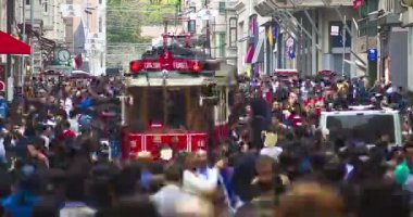 Istanbul, Türkiye - 23 Temmuz 2016: Istiklal Caddesi, Taksim. Timelapse.