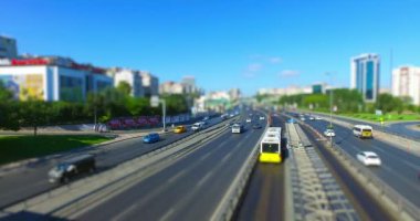 Istanbul, Türkiye - 25 Temmuz 2016: Merter Istanbul'da şehir trafik. Merter Istanbul 'un alışveriş bölgelerinden biri.