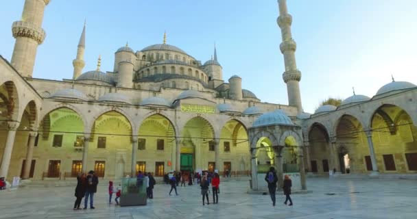 Istanbul, Törökország - október 13-án, 2016: Isztambul. Sultan Ahmet mecsettől, is ismert, mint a Kék mecset. — Stock videók