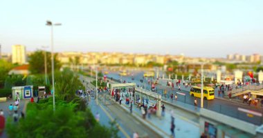 Istanbul, Türkiye - 25 Temmuz 2016: Merter Istanbul'da şehir trafik. Merter Istanbul 'un alışveriş bölgelerinden biri.