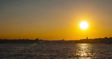 Istanbul. Gün batımında Üsküdar görünümünde Türkiye.