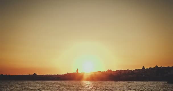 Стамбул. Ускудар видом на захід сонця в Туреччині. — стокове відео