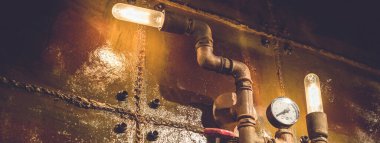 Duvarda Grunge lambası var. Steampunk arkaplan aydınlatma dekoru