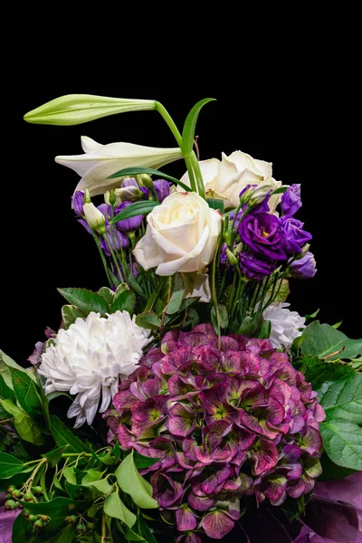 Giglio vibrante e bocciolo, lisianto, rosa, ortensia, crisantemo bouquet — Foto Stock