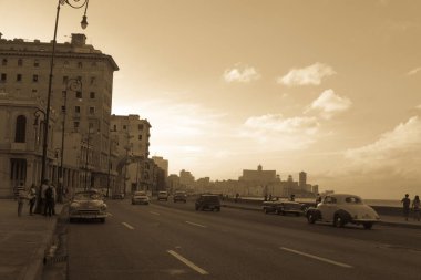 Malecón tipik görünümü'nde Günbatımı arka plan de La Havana binalar