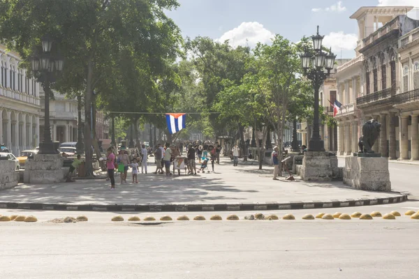 Paseo de el Prado, jeden z nejvíce turistických míst v La Havana — Stock fotografie