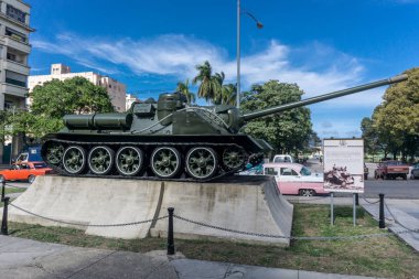 museo de la Revoluciön açık havada Fidel Castro tarafından kullanılan tank
