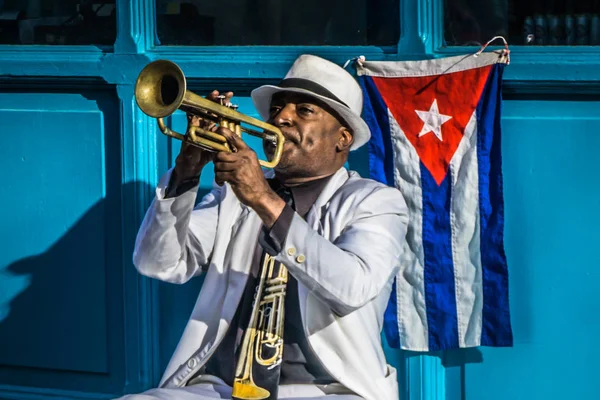 Küba portre serisi, trompetçi sokak La Havana, Küba'dan