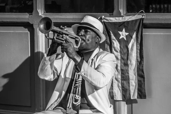 Kubánský portrétní série, trumpetista na ulici od La Havana, Kuba — Stock fotografie