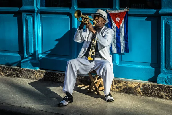 Cubaanse portretreeks, trompettist op straat van La Havana, Cuba — Stockfoto