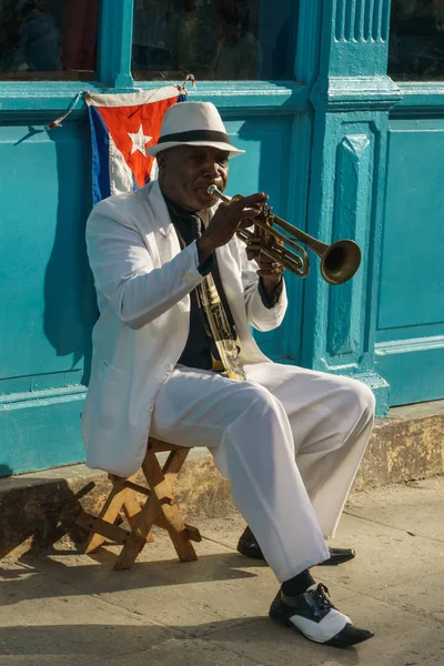 Kubanische porträtserie, trompeter on street from la havana, kuba — Stockfoto