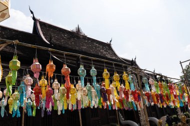 Tayland 'daki tapınak Chiang Mai, Loy Krathong festivali sırasında