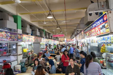Singapur, Singapur - 14 Ocak 2020: Singapur 'daki Tekka merkezinin içinde, küçük Hint mahallesindeki gıda pazarı.