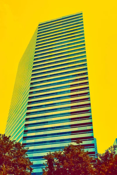 Ilustrované Pozadí Obchodní Budovy Moderním Městě Nažloutlým Komiksovým Tónem — Stock fotografie
