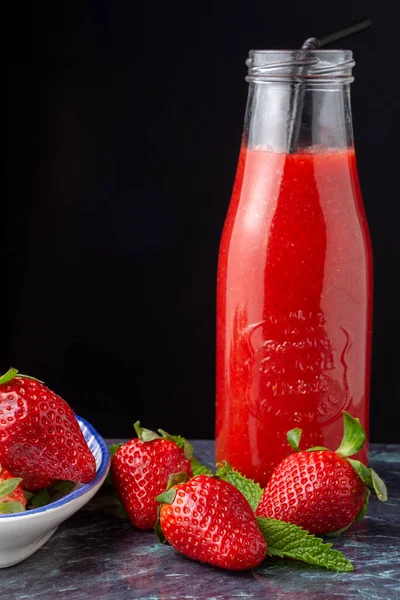 Close Strawberries Plate Glass Bottle Strawberry Juice Black Straw Blue — Stock Photo, Image