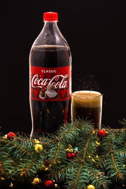 Moskova, Rusya, 5 Aralık 2019 Spruce şubelerinde Noel kazığı