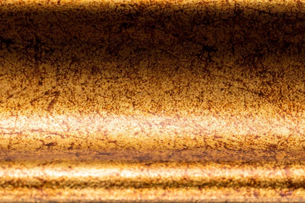 Moldura de madeira vintage em tinta dourada curvada com padrões — Fotografia de Stock