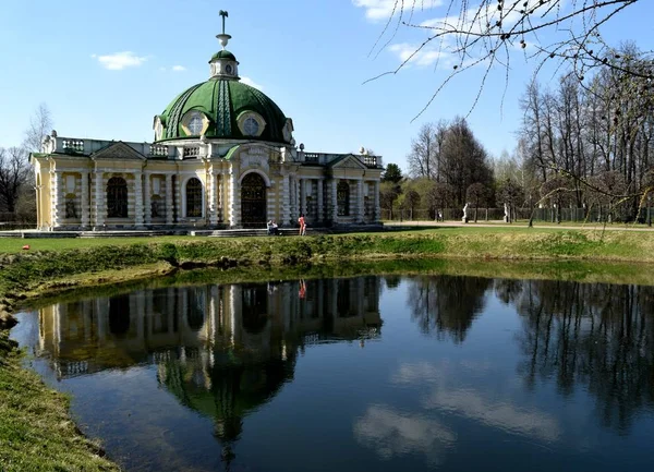 Grotta nel maniero del conte Sheremetyev, Kuskovo, Mosca — Foto Stock