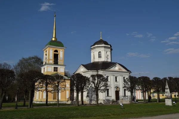 Chiesa nella tenuta del conte Sheremetev Kuskovo, Mosca — Foto Stock