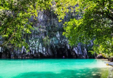Güzel lagün, dünyanın en uzun gezilebilir yeraltı Nehri başlangıcı. Puerto Princesa, Palawan, Filipinler. 
