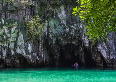 Güzel lagün, dünyanın en uzun gezilebilir yeraltı Nehri başlangıcı. Puerto Princesa, Palawan, Filipinler. 