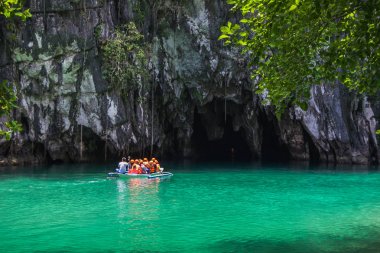 Güzel lagün, dünyanın en uzun gezilebilir yeraltı Nehri başlangıcı. Puerto Princesa, Palawan, Filipinler. 