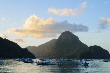El Nido, Palawan Adası, Filipinler - 05 Mart 2018: tekneler El Nido, Palawan Adası, Filipinler