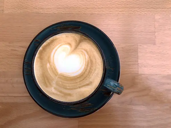 Tasse Cappuccino Auf Holztisch Draufsicht — Stockfoto