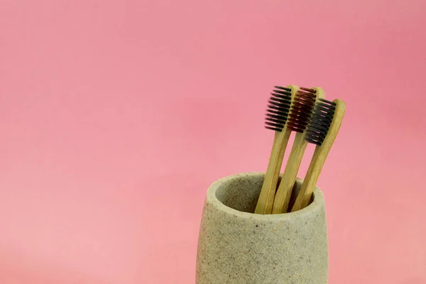 Bamboo Eco Toothbrushes Glass Pink Background — Stock Photo, Image