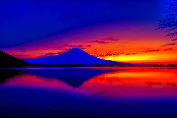 Озеро Тануки и горы Фудзи — стоковое фото