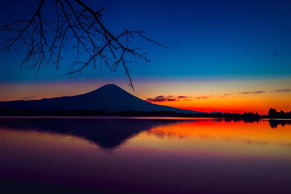 Tanuki λίμνη και το βουνό Fuji — Φωτογραφία Αρχείου