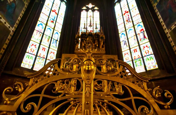 在布拉格圣维特大教堂的内部 — 图库照片