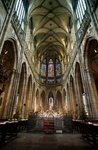 Intérieur de la cathédrale Saint-Vitus à Prague — Photo