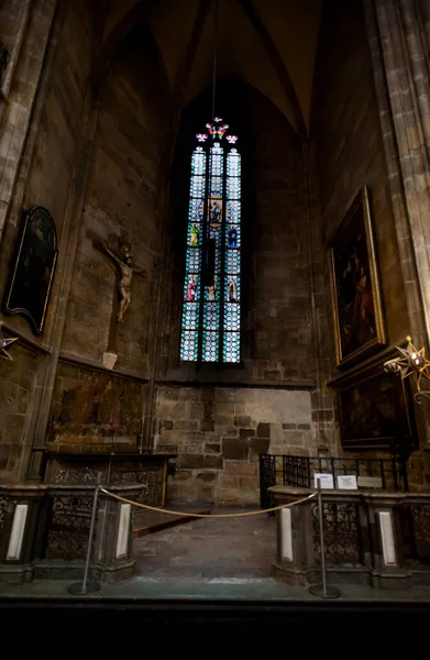 Intérieur de la cathédrale Saint-Vitus à Prague — Photo