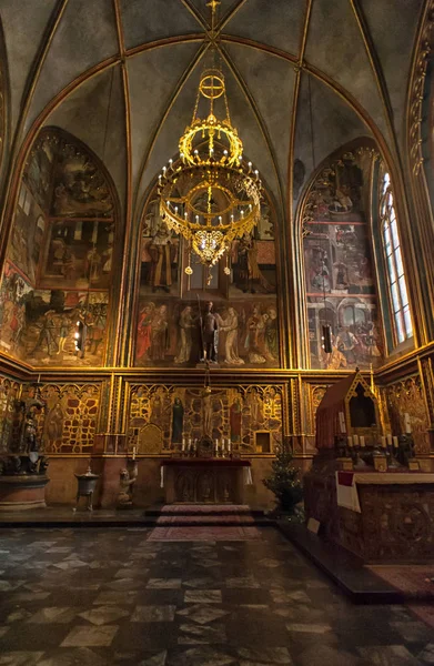 在布拉格圣维特大教堂的内部 — 图库照片