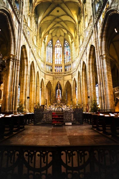 Intérieur de la cathédrale Saint-Vitus à Prague — Photo