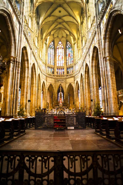 Innenraum der Kathedrale St. Vitus in Prag — Stockfoto