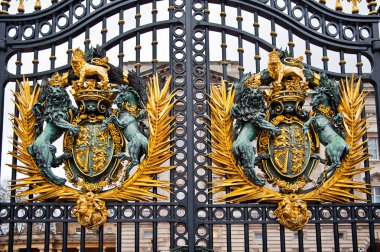 buckingham Sarayı'ndaki geçit 