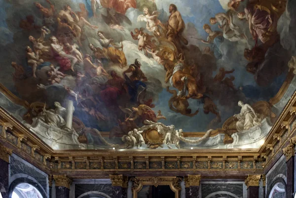 VERSAILLES PARIS, FRANCE - December 30 : Ceiling painting in Her — Stock Photo, Image