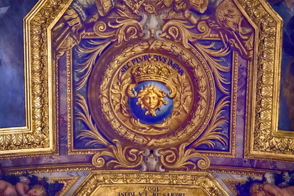 VERSAILLES PARIS, FRANCE - December 30 : Ceiling painting in Her — Stock Photo, Image