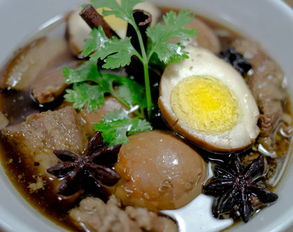 卵と豚肉の煮込みカエル — ストック写真
