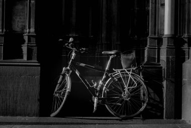 Arka planda eski Bisiklet