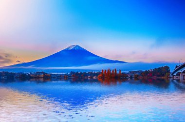MT fuji erken sabah göl kawaguchiko yansıması ile